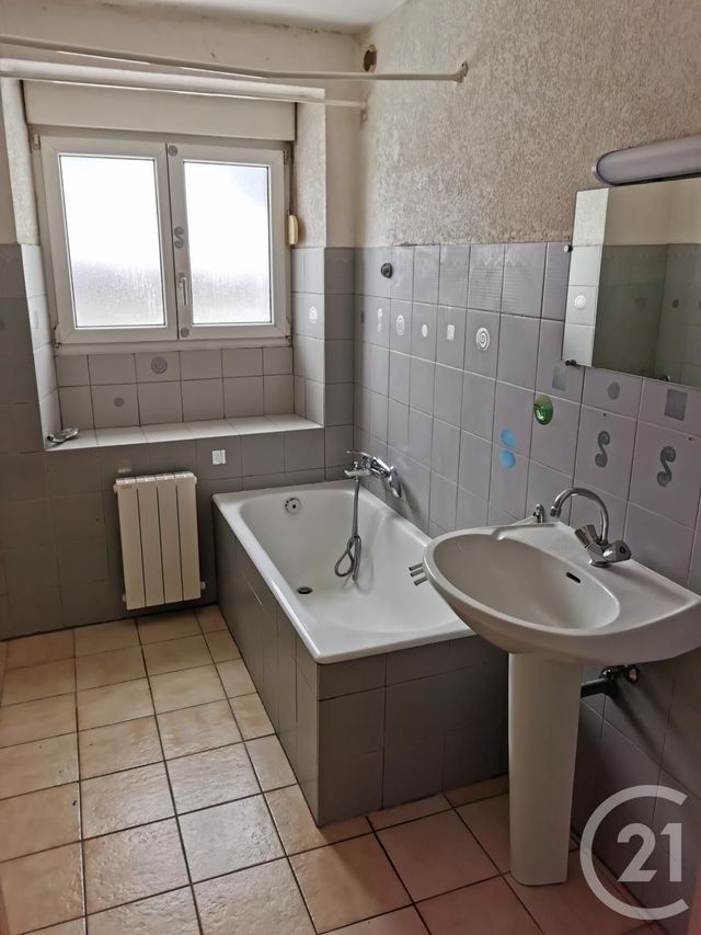 Appartement F3 à louer - 3 pièces - 89.94 m2 - MORTEAU - 25 - FRANCHE-COMTE - Century 21 Avenir Immobilier