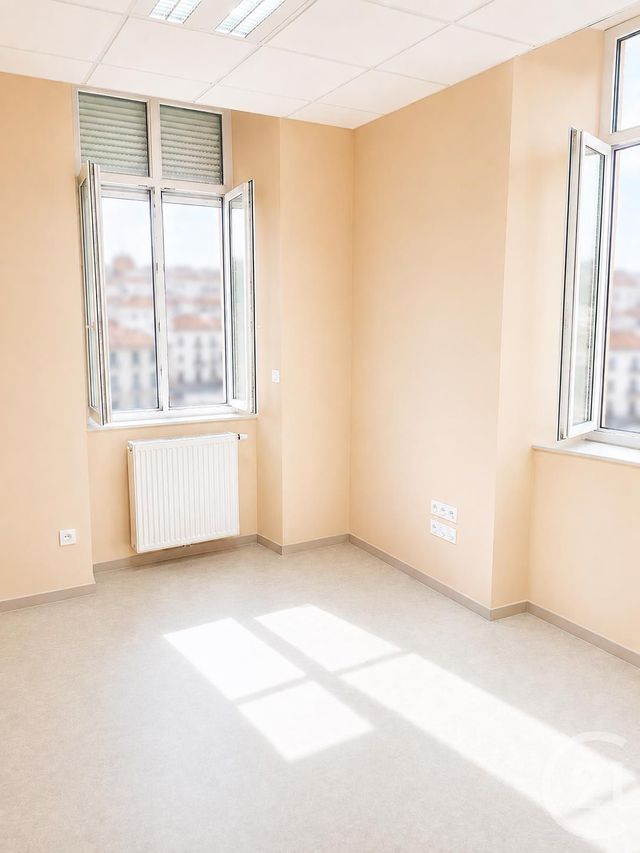 Appartement Local à louer - 1 pièce - 87.0 m2 - VILLERS LE LAC - 25 - FRANCHE-COMTE - Century 21 Avenir Immobilier